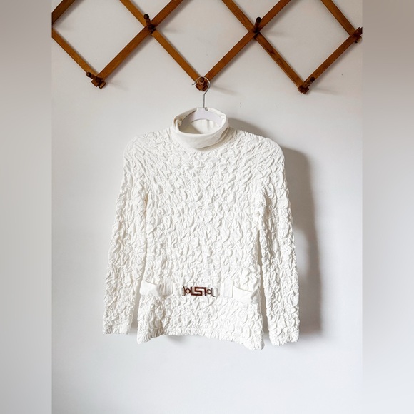 Frank Lyman Design Tops - Frank Lyman Vintage Turtleneck Top